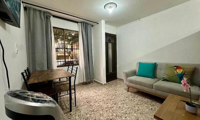 Envigado Apartment | Cómodo en zona residencial a 1m de Av. el poblado