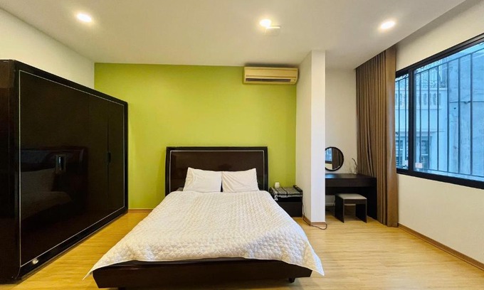 Yen Phu Apartment | Căn Hộ Studio Yên Tĩnh, Ánh Sáng Tự Nhiên và Cửa Sổ Lớn