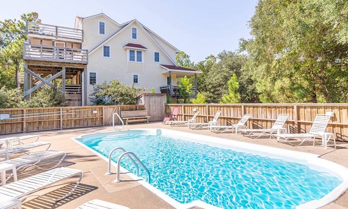 Corolla Village House | C5051 Carotank Clubhouse. Vacation in Historic Corolla Village, Pool/Hot Tub