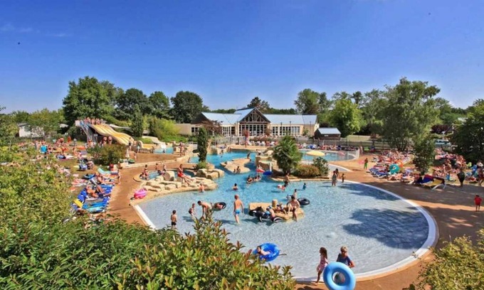 Sainte-Catherine-de-Fierbois House | Camping 5 étoiles - Piscine - ef0ghe