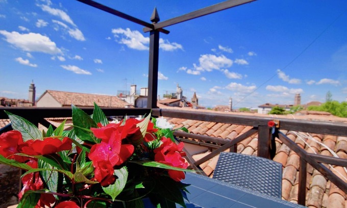 Dorsoduro Apartment | Ca Grimani Private Terrace and Comfort