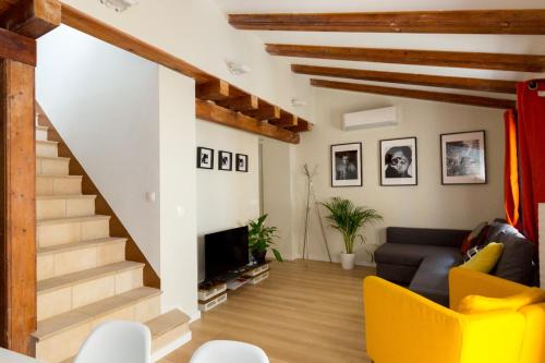 San Pablo Apartment | CA3 - Duplex de dos dormitorios en el Centro Histórico con garaje