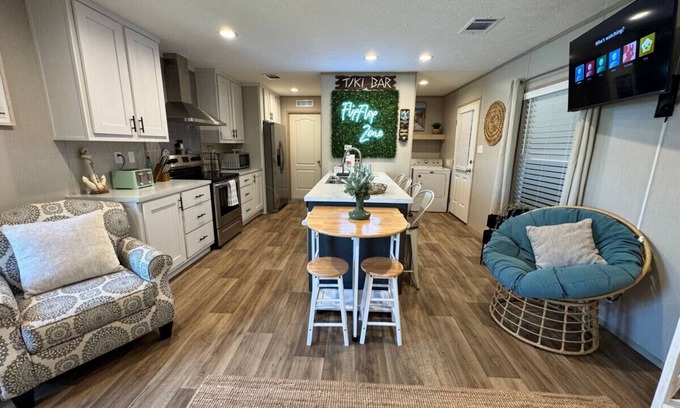 Ruskin House | Cabana Banana Cottage