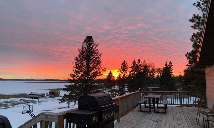 Hines Villa | Cabin 13 Lakefront Family Resort