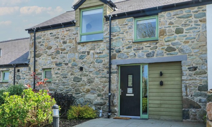 Brynsiencyn Cottage | Cabin ∙ 2 bedrooms ∙ 4 guests