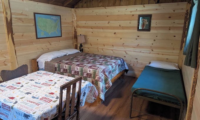 Bellvue Cabin | Cabin 4 at Sportsman’s Lodge, Rustic Cabin 4 at Sportsman's Lodge