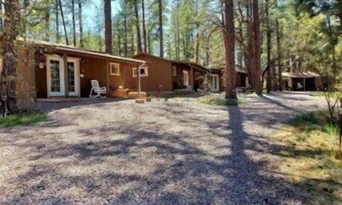 Payson Cabin | Cabin 4 – Bear Claw Cabin - Indoor Jacuzzi, Fireplace, Kitchenette, Porch Swing