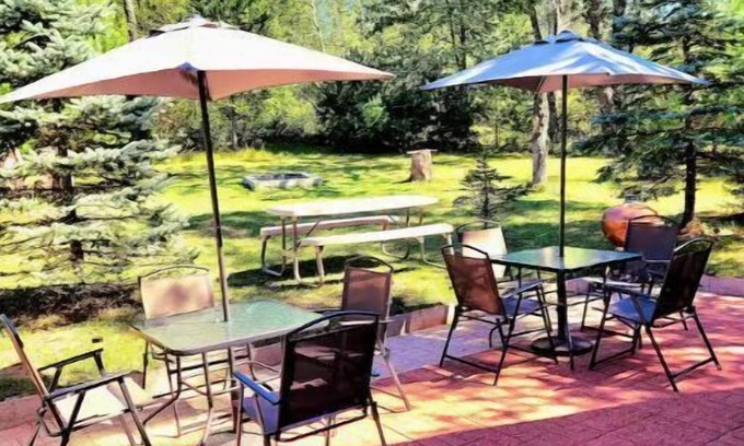 Friendship Cabin | Cabin by Castle Rock. 25min to Dells. Private Yard