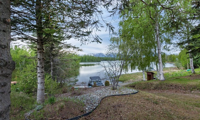 Palmer Cabin | Cabin By The Lake centrally located, full kitchen, washer & dryer