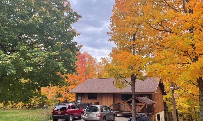Bessemer Ski Chalet | Cabin Fevers 2 @ Big Powderhorn & Pet Friendly!