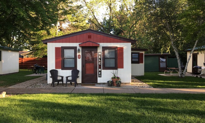 Brice Prairie Cabin | Cabin get away, fishing, kayaking, biking, vacationing, reunions, pet friendly