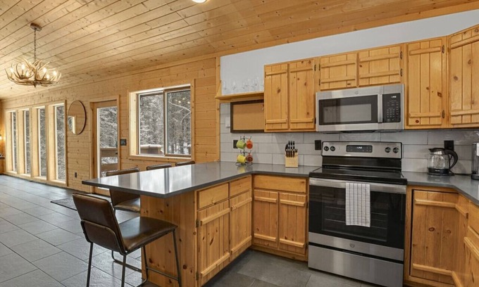 Spring Valley Cabin | Cabin in the Trees*Hot tub*Private