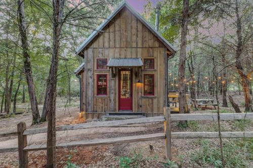 Van Zandt County House | Cabin on Seven Acres with a Pond