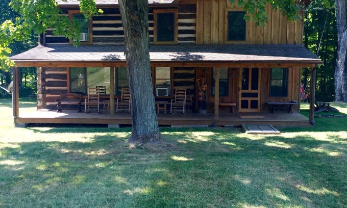 Augusta Cabin | Cabin on the Little Cacapon River