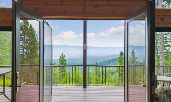 Victor House | Cabin perched high in the Bitterroots with Incredible views