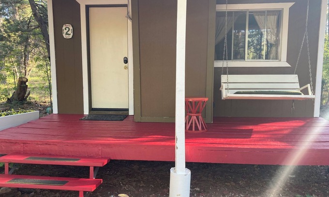 Payson Cabin | Cabin with 2 beds, Fireplace, Kitchen, Porch Swing