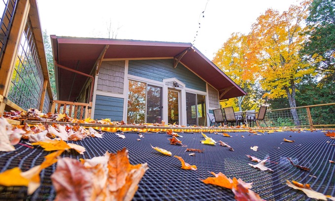 Lutsen House | Cabin With Deck Hammock & Projector Screen
