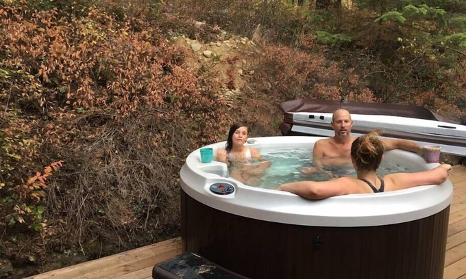 Vernon Cabin | Cabin with own Hot Tub/Self-contained! $165/night!