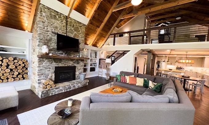 Laurel Fork Ski Chalet | Caddie's Creekside Lodge