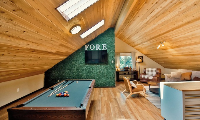 Bandon House | Caddy Shack Chateau- Spacious 4 bd/3.5b+Game Room, only 6 miles to Bandon Dunes!