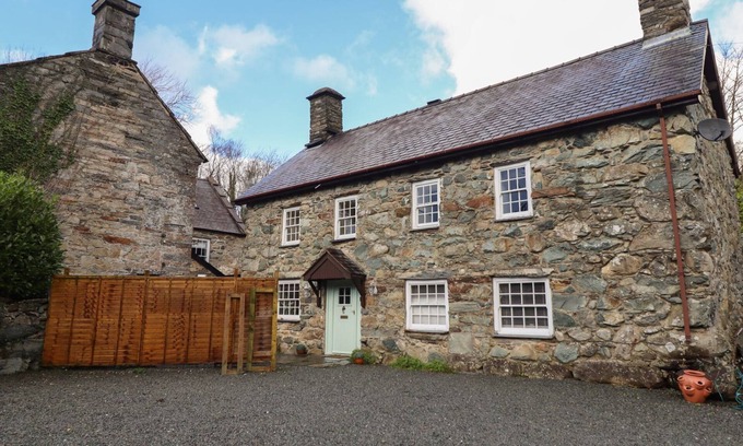 Dolgellau Cottage | CADER COTTAGE, pet friendly, character holiday cottage in Dolgellau