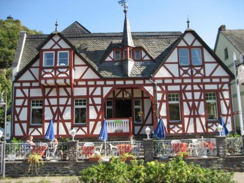 Niederfell House | Cafe-Konditorei-Pension Sander