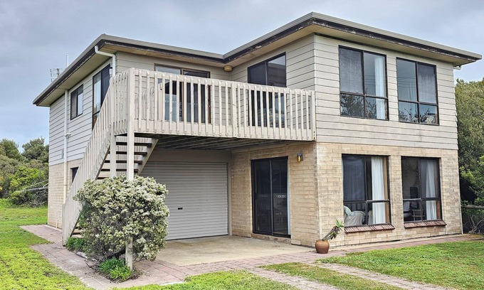 Waterhouse House | Cairnbank By The Sea - Stonethrow to Robes' famous Longbeach