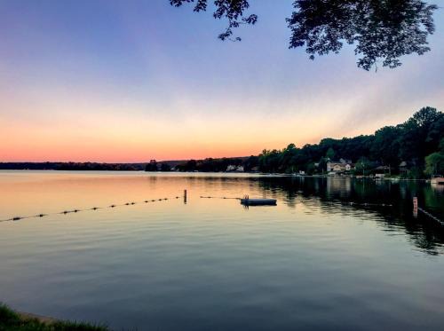Lake Pocotopaug House | Caladan Cottage lake house