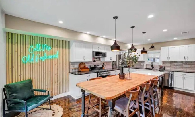 Bardstown House | Call Me Old Fashioned! *Heart of Bardstown Square*