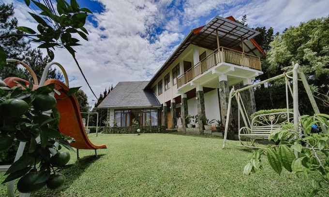 Parongpong Villa | Callming 4 bad room villa with private pool at Jawa Barat