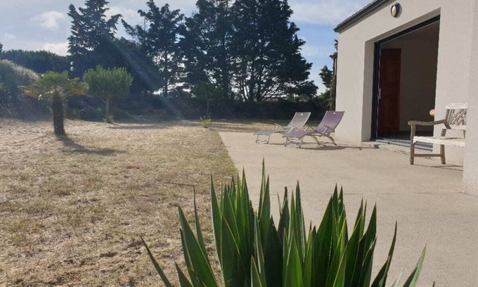 Saint-Jean-de-Monts House | Calm and Serenity: House with a peaceful gardenn