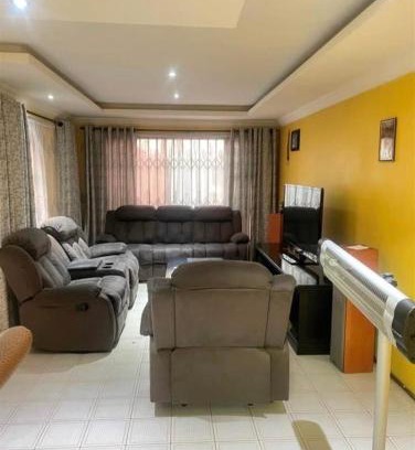 Newlands West House | Calm chaos