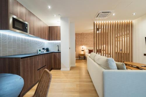 Encarnacion-Regina Apartment | Calma Places - Patios de Alfonso XII