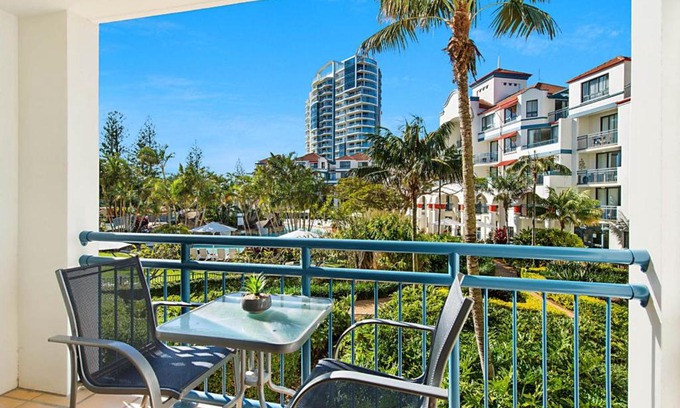 Coolangatta Hotel | Calypso Plaza Resort Unit 215