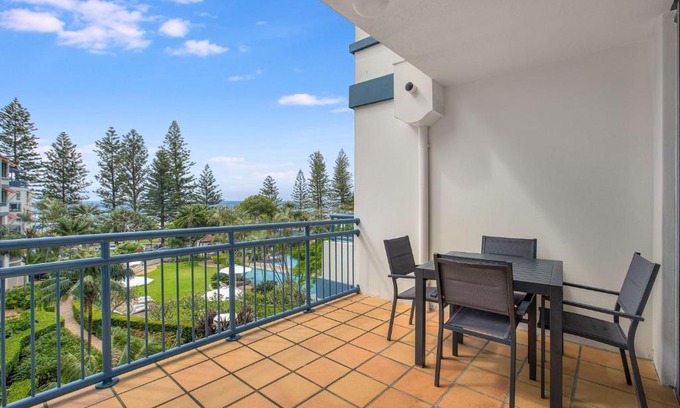Coolangatta Apartment | Calypso Plaza Resort Unit 429