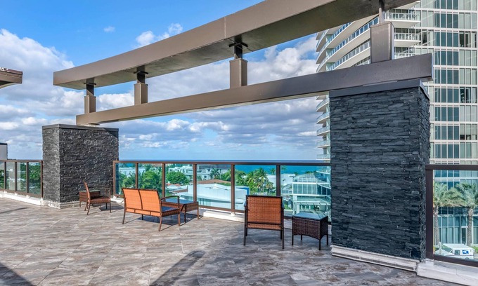 Lauderdale Beach Hotel | Cambria Hotel Fort Lauderdale Beach