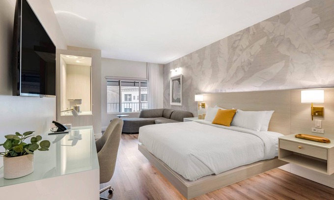 Plymouth Hotel | Cambria Hotel & Suites Plymouth