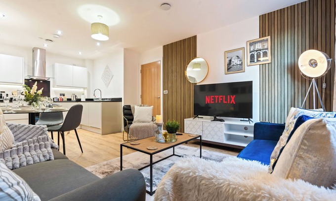 Birmingham City Centre Apartment | Camden Grove Suites