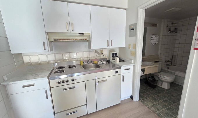 Prince George Hotel | Camelot Court Motel