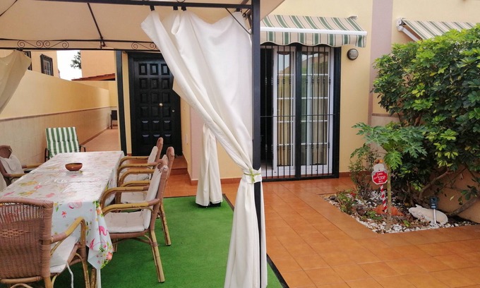 Las Galletas House | Camelot is a comfortable and quiet modern townhouse in Canaria traditional style