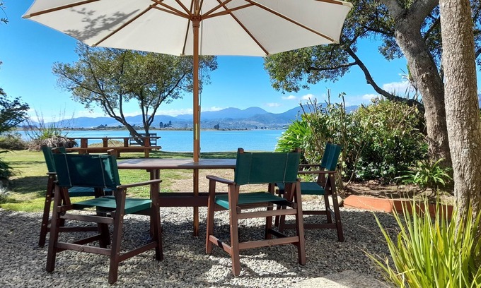 Richmond House | Camelot Island Retreat - Absolute Waterfront Getaway