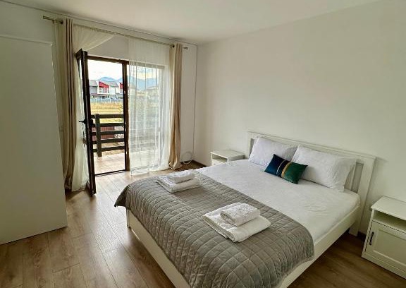 Sinpetru House | Camera dubla cu balcon si living privat
