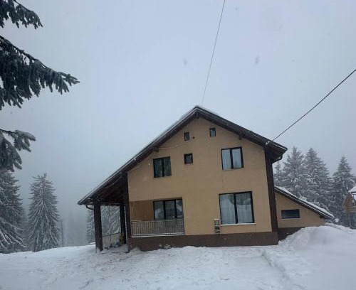 Vartop House | Camere de Inchiriat Alina