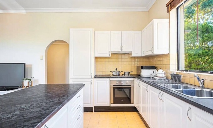 Cammeray Apartment | Cammeray｜Stay Above a Trendy Café, 2 free Cups/day