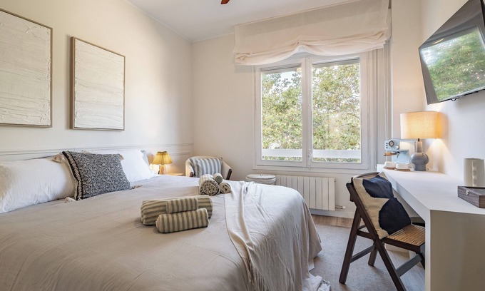 La Maternitat i Sant Ramon Condo | Camp Nou Stadium