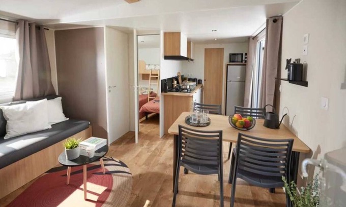 Collonges-la-Rouge House | Camping 3 étoiles - eeiich