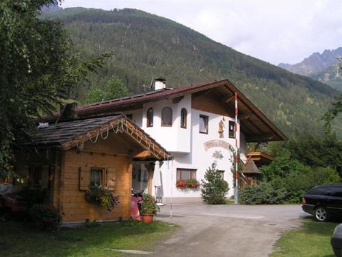 Grosskirchheim House | Camping Gasthof Zirknitzer