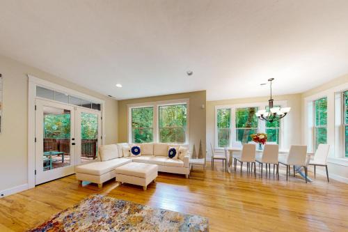 Southeast Eugene House | Campus Forest Retreat