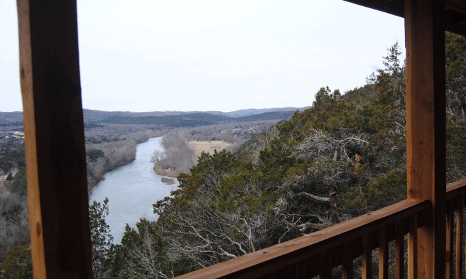 Eureka Springs Cabin | Can-U-Canoe Riverview - 110 The Bears Den