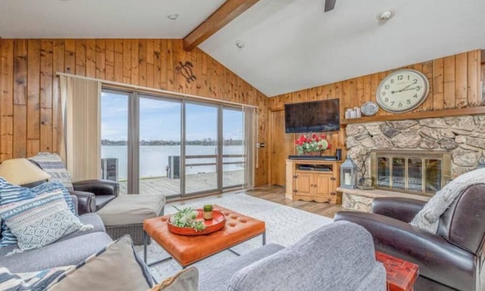 Canadian Lakes House | Canadian Lakes, Michigan beach home on private lakenn